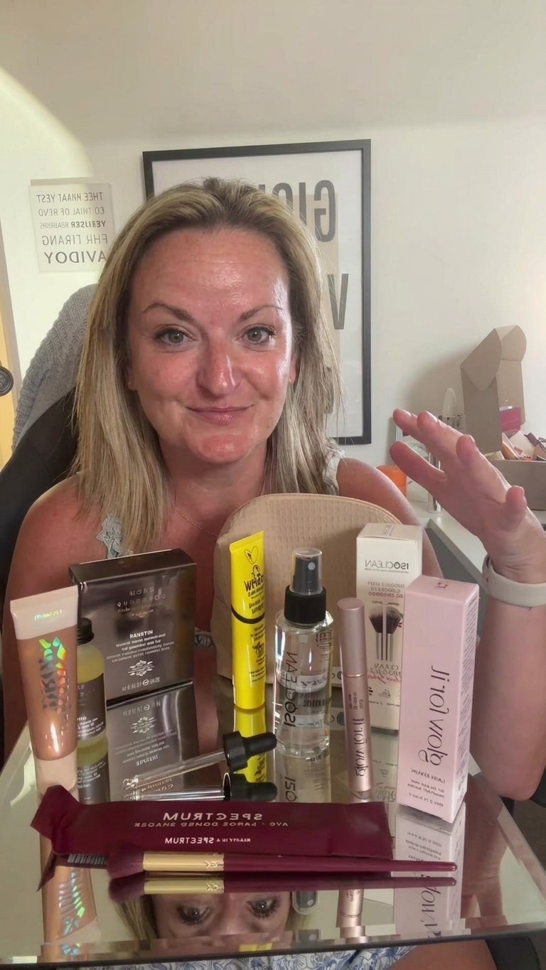 Nicky LIVE hosting for Glossybox UK